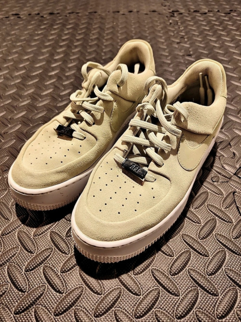 Nike Air Force 1 Sage Sneakers Green & White Suede